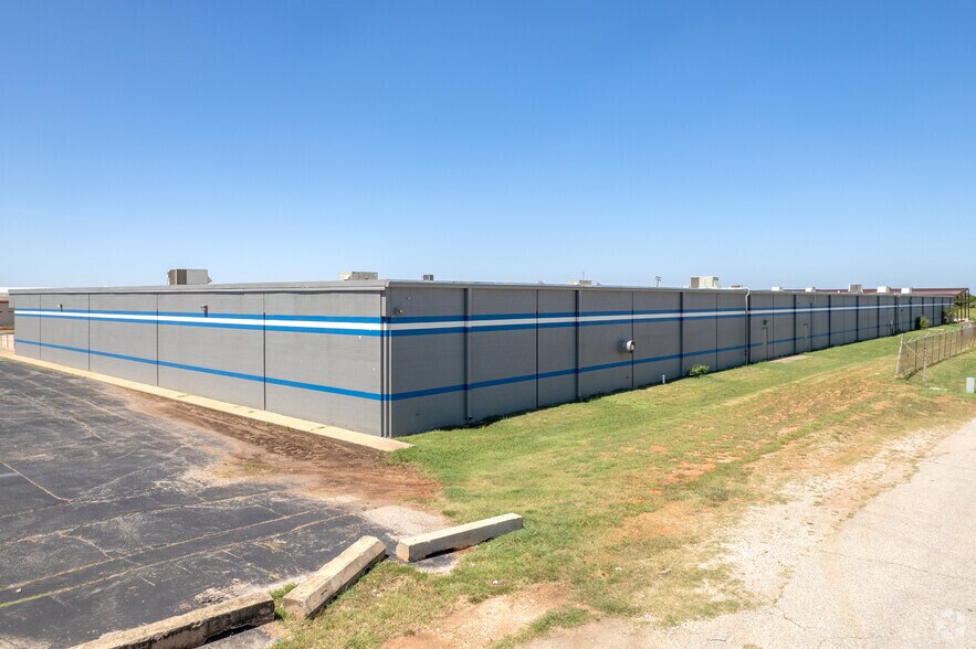 401 W 33rd St, Edmond, OK à louer - Photo du bâtiment - Image 2 de 4