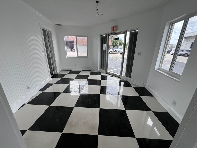 2800 NE 4th Ave, Pompano Beach, FL à louer - Hall d’entrée - Image 3 de 4