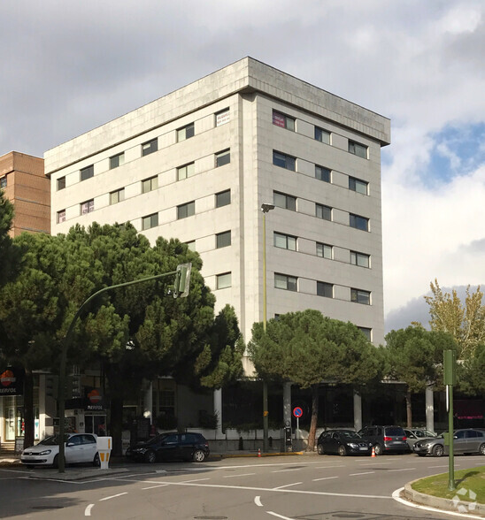 Calle De López De Hoyos, 327, Madrid, Madrid à vendre - Photo du bâtiment - Image 2 de 3