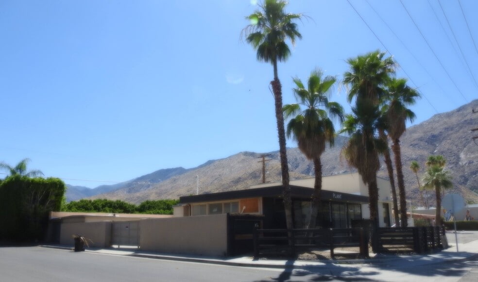 693 E Sunny Dunes Rd, Palm Springs, CA for sale - Building Photo - Image 3 of 13