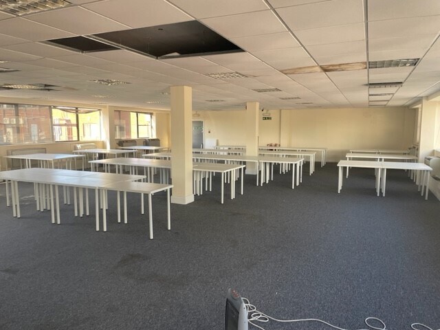 Bakers Rd, Uxbridge à louer - Photo intérieure - Image 3 de 5