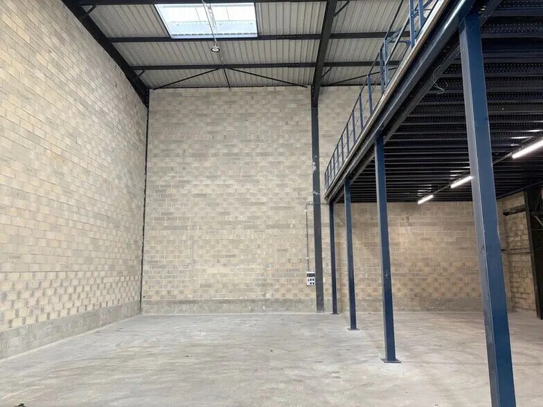 Flex in Serris for lease - Building Photo - Image 1 of 18