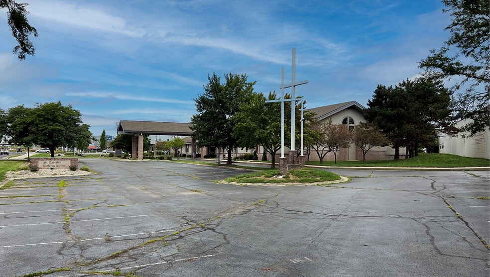 6118 Crawfordsville Rd, Indianapolis, IN for sale - Primary Photo - Image 1 of 1