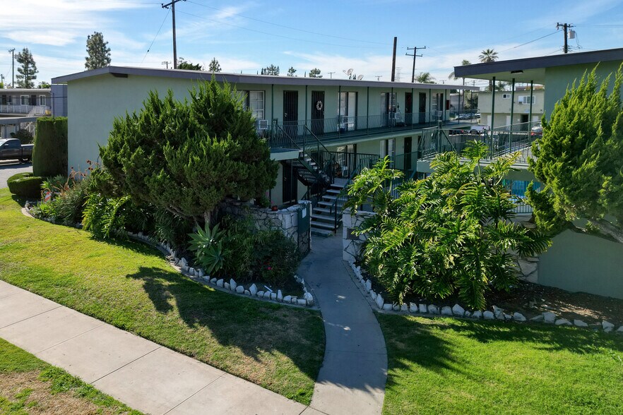 11523-11529 Old River School Rd, Downey, CA à vendre - Photo du bâtiment - Image 2 de 9