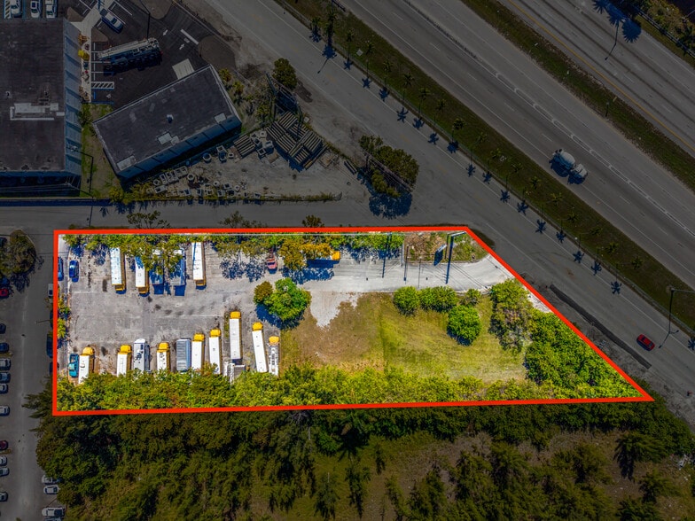 10700 NW 89th Ave, Hialeah, FL for sale - Aerial - Image 2 of 5