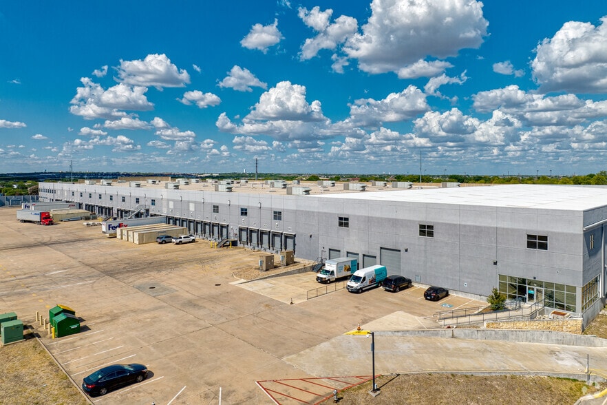 201 W Howard Ln, Austin, TX for lease - Building Photo - Image 2 of 8