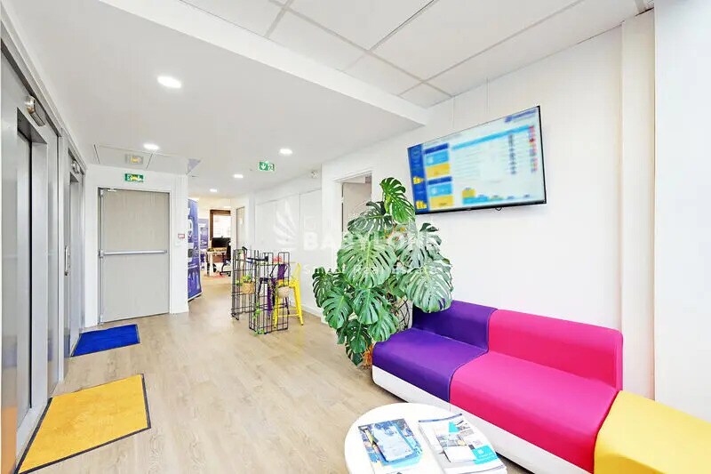 Office in Boulogne-Billancourt for lease - Building Photo - Image 3 of 14