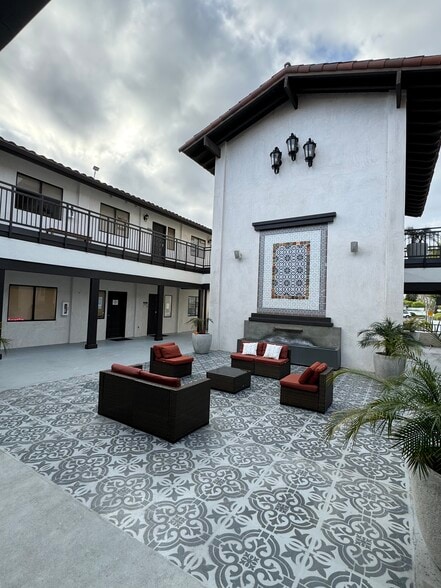 24953 Paseo De Valencia, Laguna Hills, CA for lease - Building Photo - Image 2 of 8