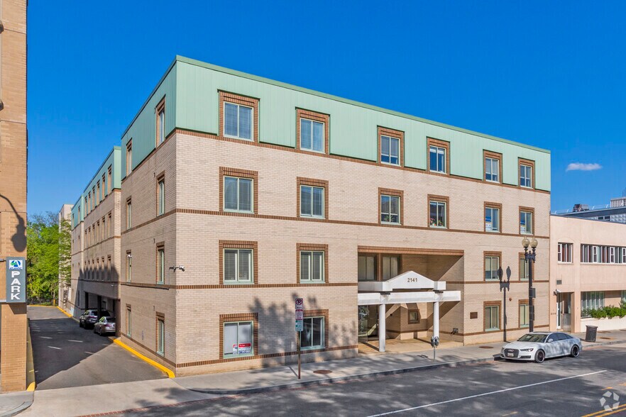 2141 Wisconsin Ave NW, Washington, DC à vendre - Photo du bâtiment - Image 2 de 10