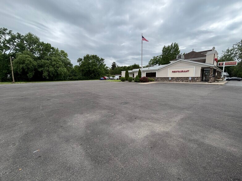 1121 E Union St, Newark, NY à vendre - Photo du bâtiment - Image 2 de 5