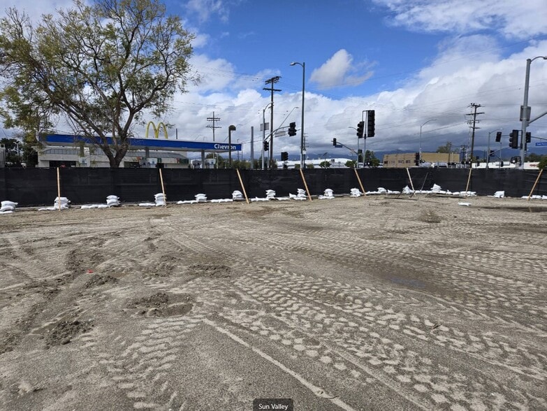 8143 San Fernando Rd, Sun Valley, CA for sale - Building Photo - Image 2 of 16