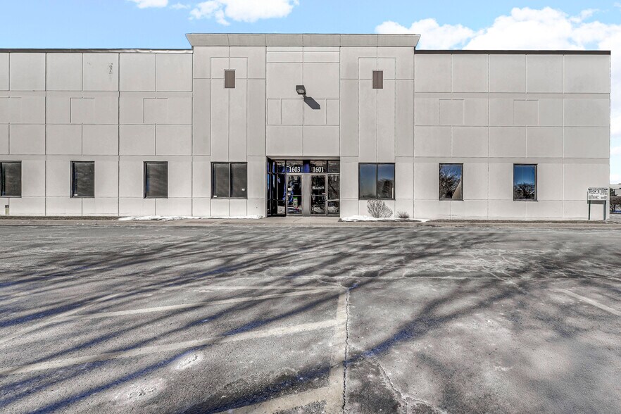 1603 Rock Creek Blvd, Joliet, IL à louer - Photo du bâtiment - Image 2 de 12