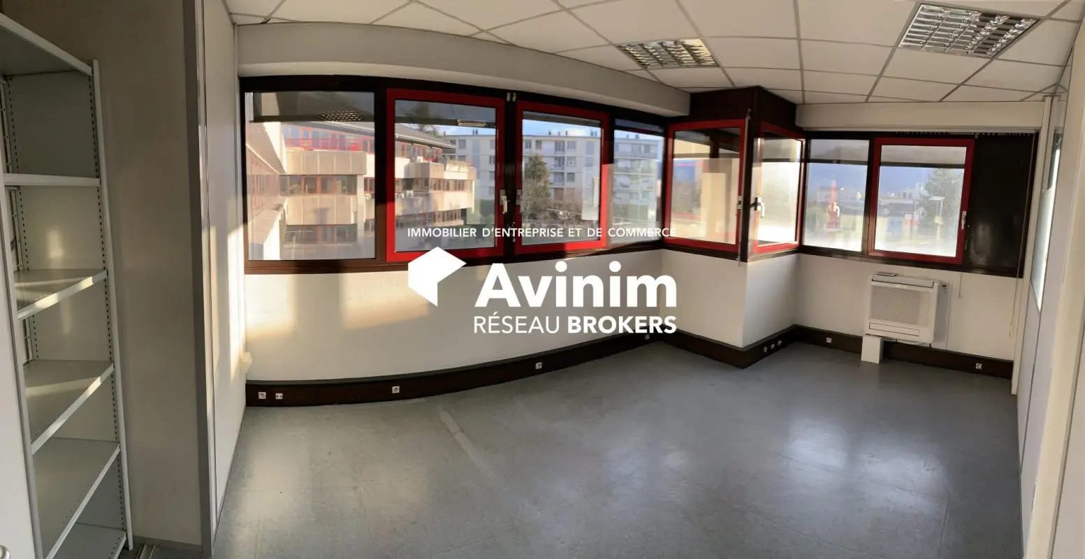 Office in La Tronche for lease Interior Photo- Image 1 of 25