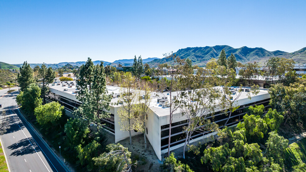 5743 Corsa Ave, Westlake Village, CA for lease - Building Photo - Image 3 of 11