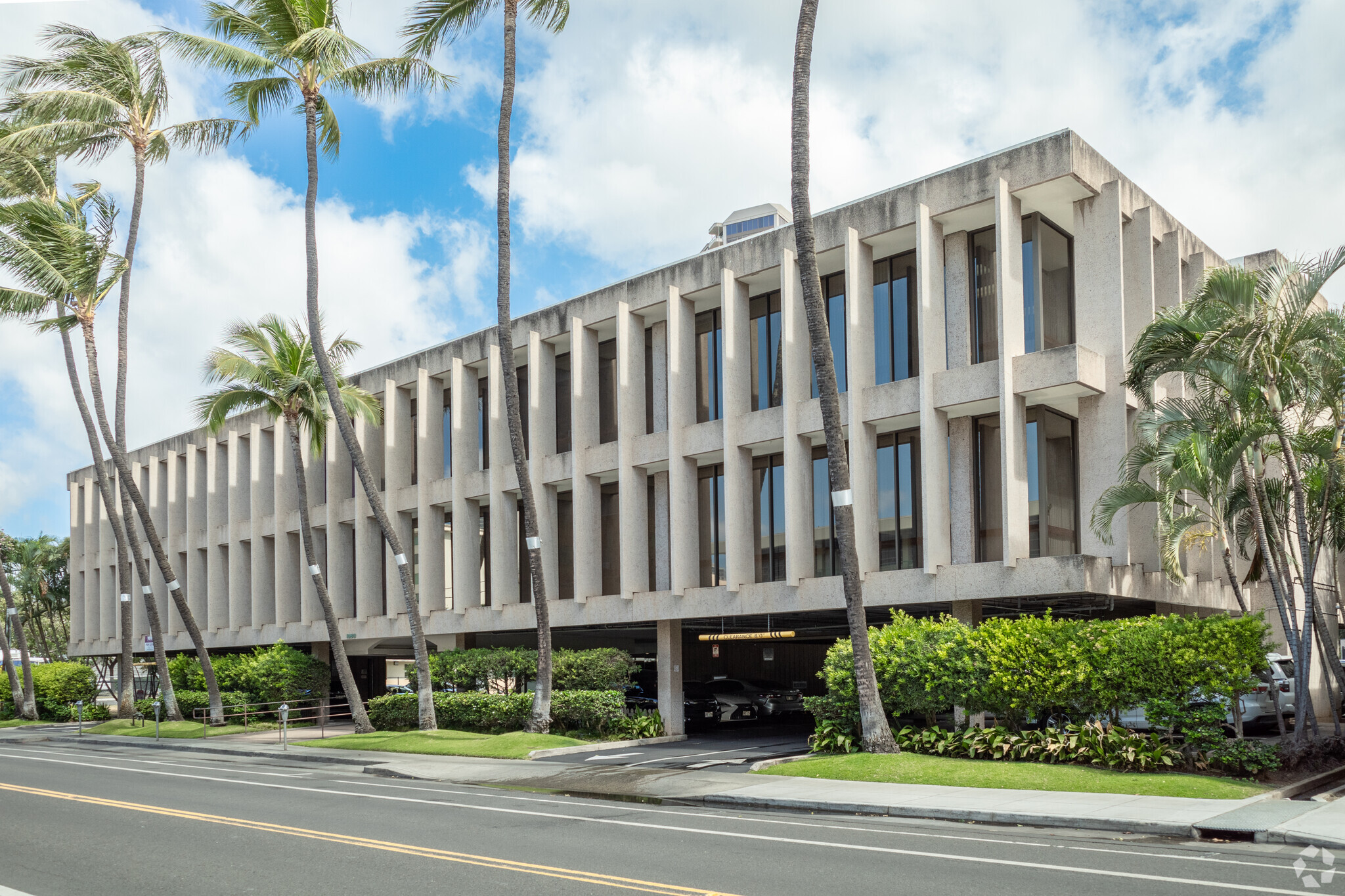 1060 Young St, Honolulu, HI for lease Primary Photo- Image 1 of 8