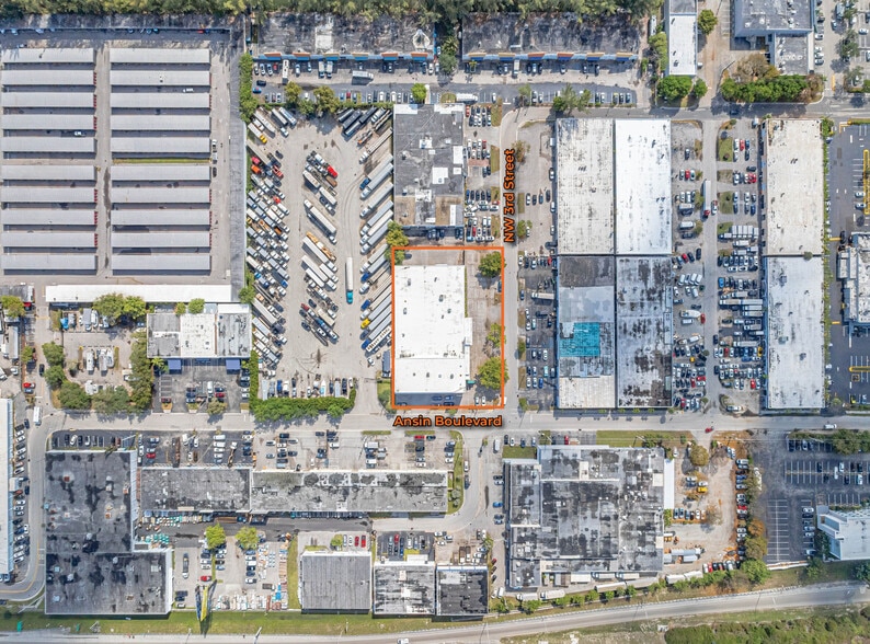 1051 NW 3rd St, Hallandale, FL for sale - Building Photo - Image 3 of 5