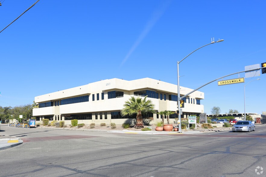 2601 N Campbell Ave, Tucson, AZ à louer - Photo du bâtiment - Image 2 de 21