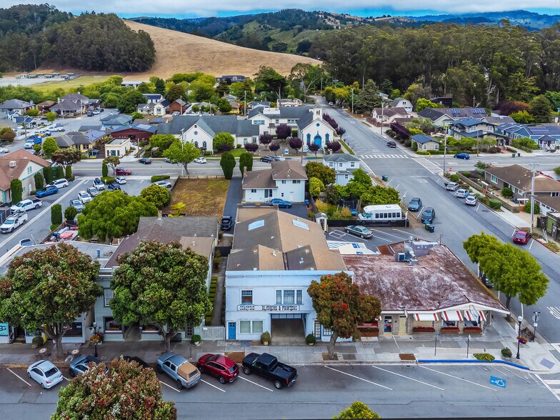 535-539 Main St, Half Moon Bay, CA à vendre - Photo du bâtiment - Image 3 de 28