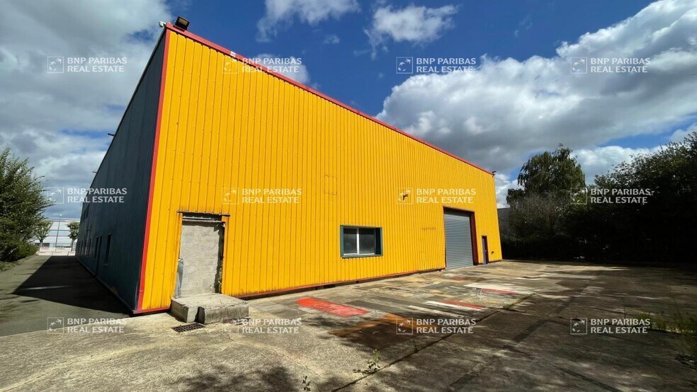 Flex in Coignières for lease - Building Photo - Image 2 of 21