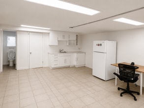 11316 Burbank Blvd, North Hollywood, CA for lease Interior Photo- Image 2 of 5