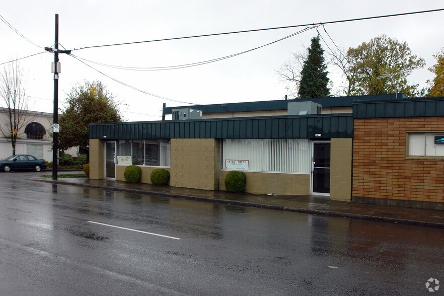 8419-8423 SE Stark St, Portland, OR à louer - Photo du bâtiment - Image 3 de 3