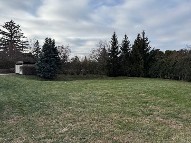 9872 Milwaukee Ave, Glenview, IL à vendre - Photo du bâtiment - Image 1 de 11