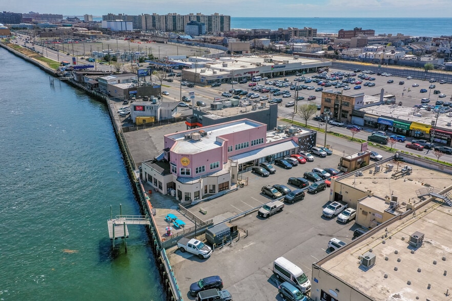 114-04 Beach Channel Dr, Rockaway Park, NY à vendre - Photo du bâtiment - Image 2 de 5