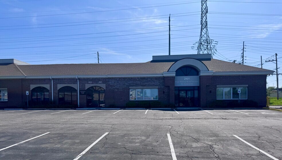 253-261 Dunn Rd, Florissant, MO for lease - Building Photo - Image 1 of 1
