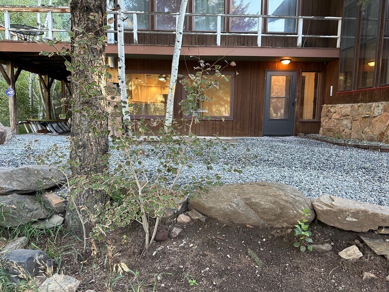 2056 Idaho Springs Road, Idaho Springs, CO à louer - Photo du bâtiment - Image 3 de 37