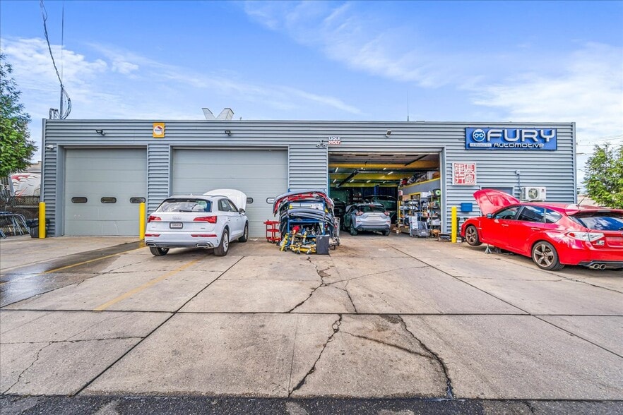 15 Windsor Ct, Mineola, NY for sale - Primary Photo - Image 1 of 14