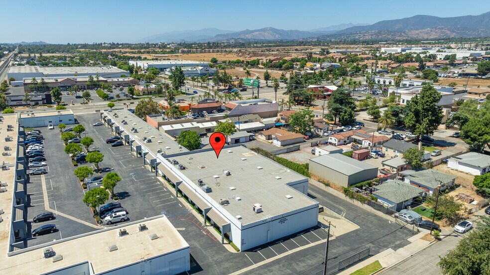 2-72 N Central Ave, Upland, CA à vendre - Photo du bâtiment - Image 3 de 71