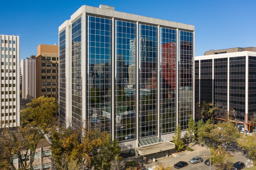 9940 106th St NW, Edmonton, AB à louer - Photo du bâtiment - Image 2 de 7