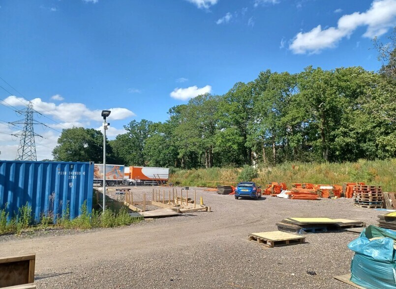 Green Ln, Smallfield à louer - Photo du bâtiment - Image 3 de 6