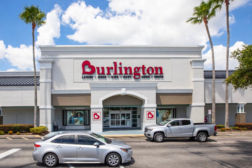 1455 Semoran Blvd, Casselberry, FL à louer - Photo du bâtiment - Image 3 de 8