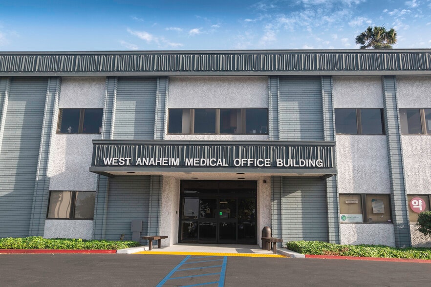 3055 W Orange Ave, Anaheim, CA for lease - Building Photo - Image 3 of 5