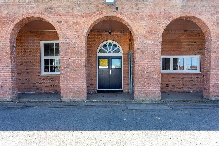 Leeds East Airport, Tadcaster à louer - Photo du bâtiment - Image 2 de 14