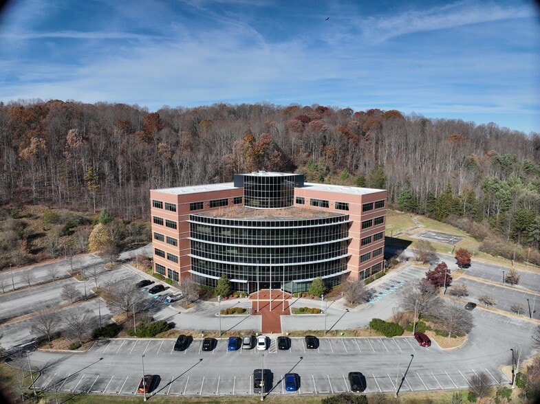 201 Resting Tree Dr, Bristol, VA for lease - Matterport Community - Image 3 of 53