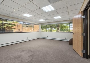 2430 Rochester Ct, Troy, MI à louer Photo intérieure- Image 2 de 6