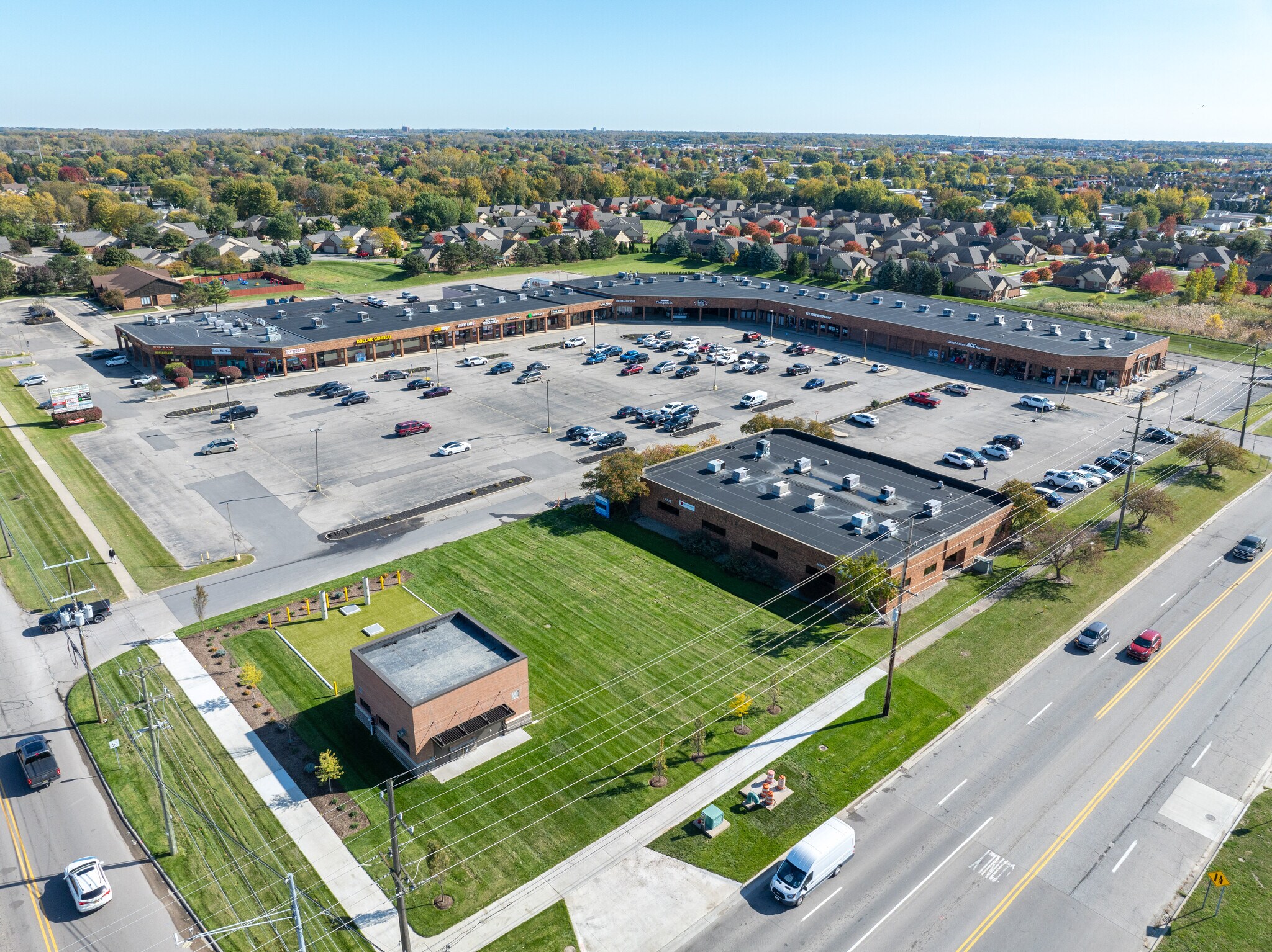 16700-16900 21 Mile Rd, Macomb Township, MI à louer Photo du bâtiment- Image 1 de 3