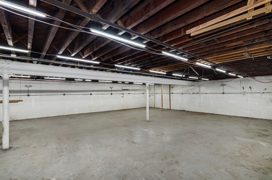 100 E Mineola Ave, Valley Stream, NY for lease - Building Photo - Image 2 of 9