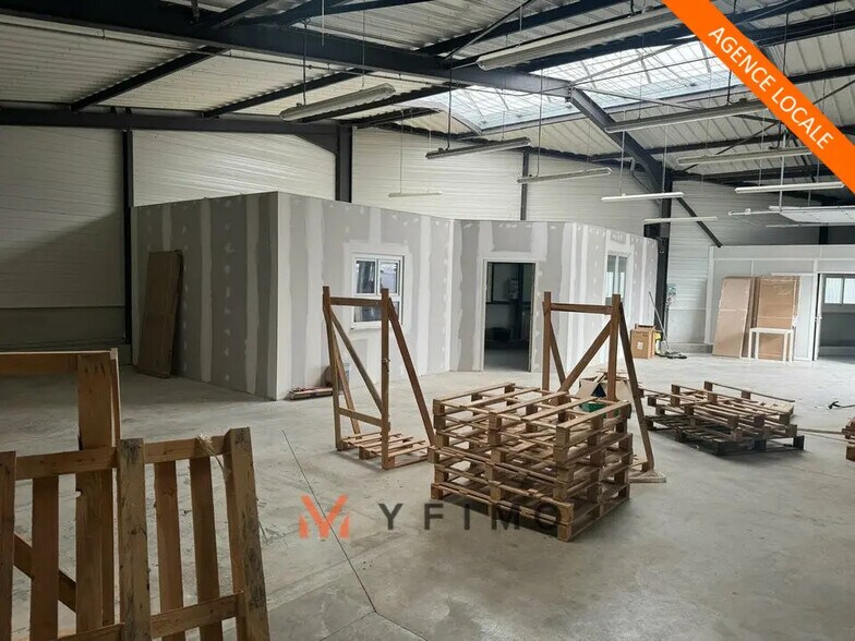 Flex in Gargenville for lease - Interior Photo - Image 1 of 5