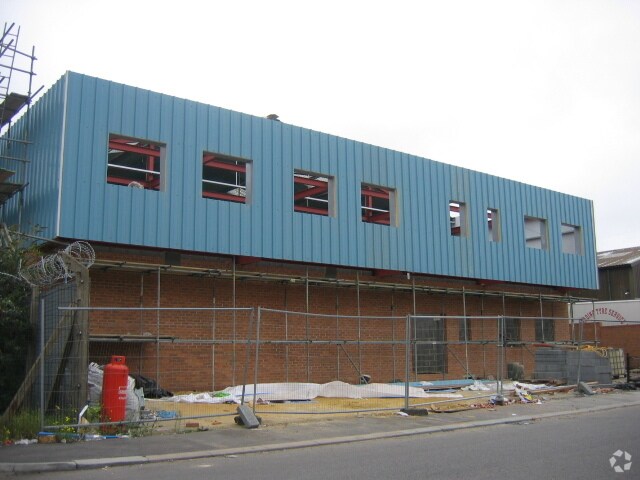 3 Lamson Rd, Rainham à louer - Photo principale - Image 1 de 4