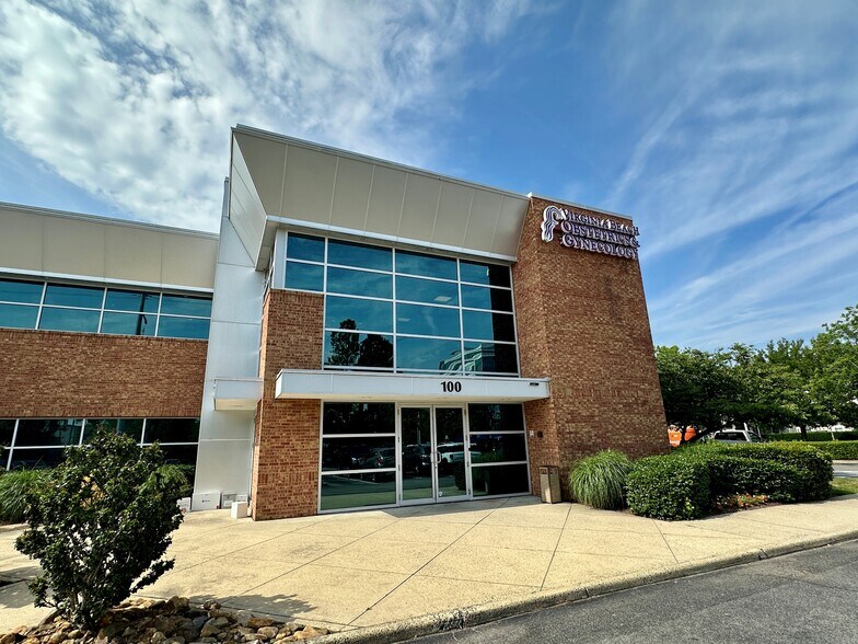 100 Constitution Dr, Virginia Beach, VA à louer - Photo du bâtiment - Image 1 de 11