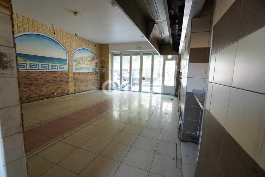Retail in Dijon for lease - Interior Photo - Image 2 of 7