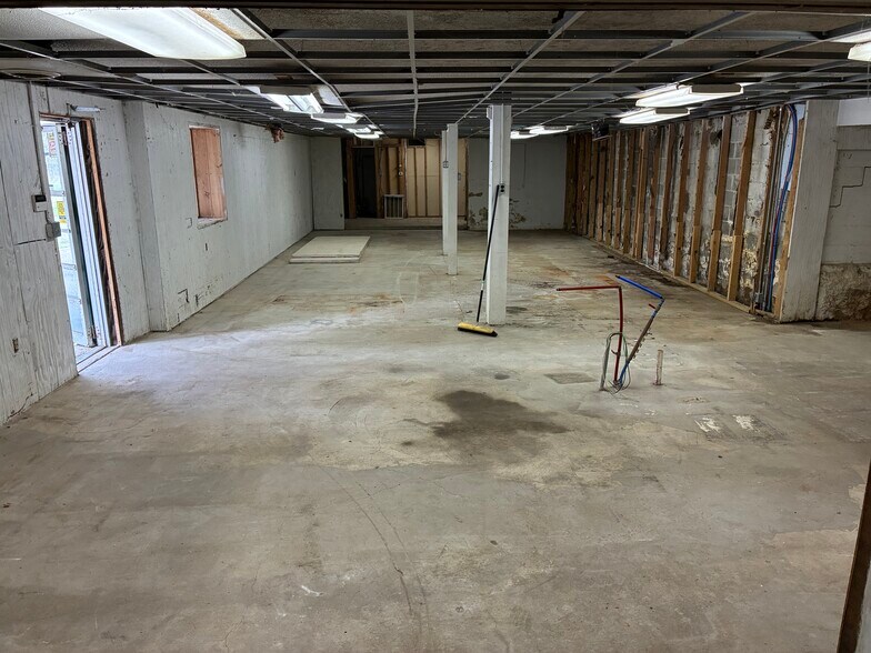 637 S Main St, Nashville, MI à vendre - Photo du bâtiment - Image 3 de 5