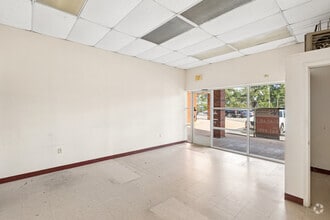 15700-15710 Jefferson Davis Hwy, Colonial Heights, VA for lease Interior Photo- Image 2 of 5