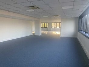 Office in Saint-Didier-au-Mont-d'Or for lease Interior Photo- Image 1 of 2