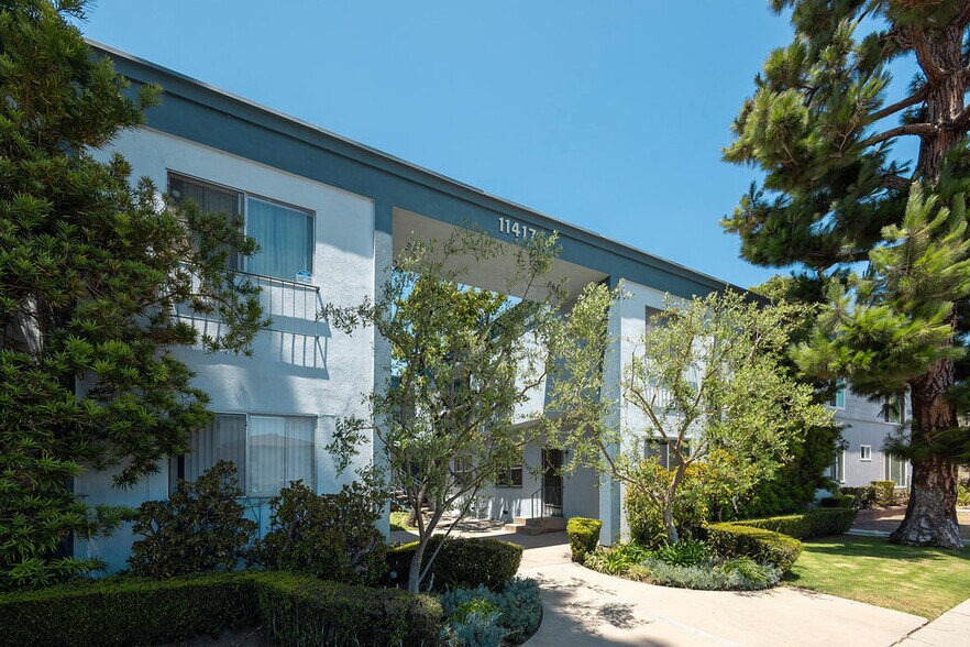 11417 Washington Pl, Los Angeles, CA à vendre - Photo du bâtiment - Image 2 de 26