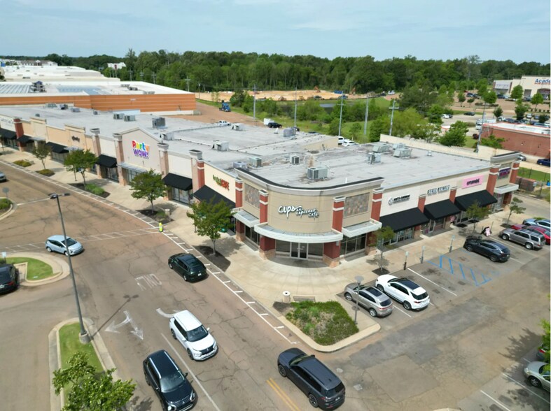 300 Ridge Way, Flowood, MS à louer - Photo du bâtiment - Image 2 de 2