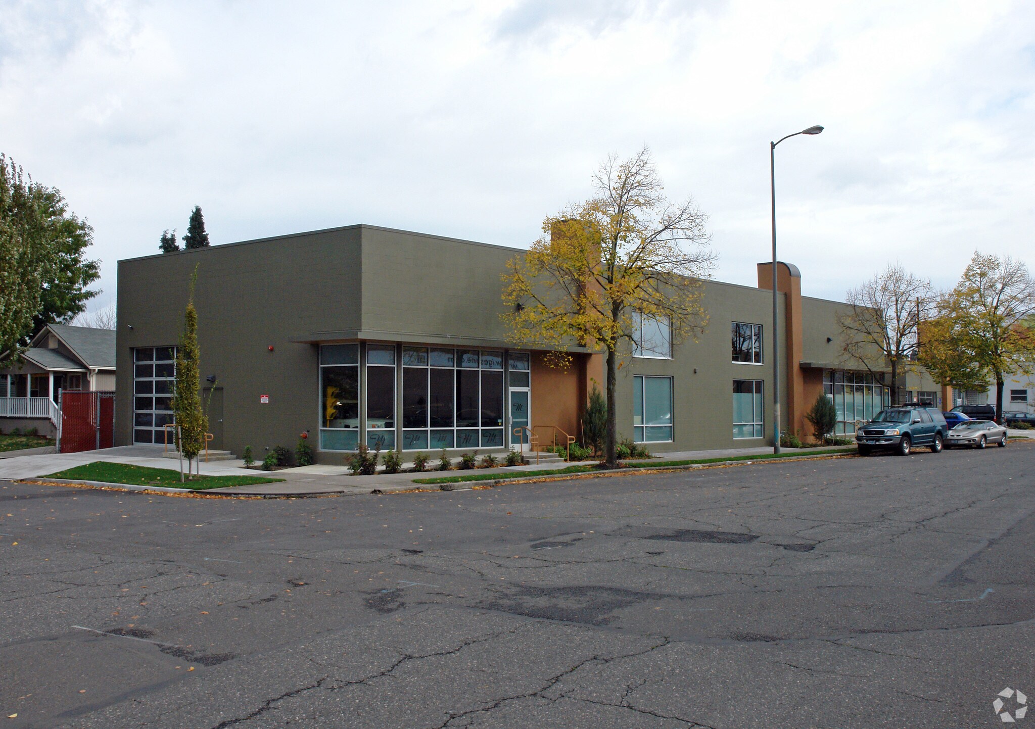 1925-1935 SE Powell Blvd, Portland, OR for lease Building Photo- Image 1 of 2